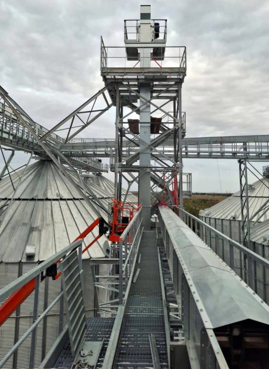 pasarele, turnuri de elevatoare