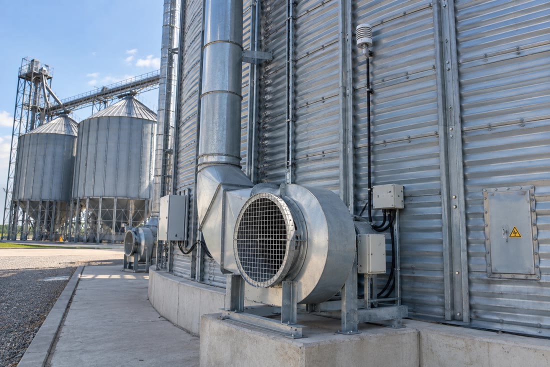 Ce înseamnă ATEX pentru un siloz de cereale, de unde vine riscul de explozie de praf și ce presupune, concret, un siloz conform — ghid Rosilo.