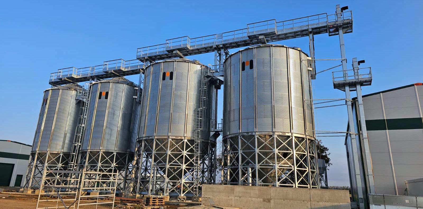 Bins on a steel structure in a compound feed plant